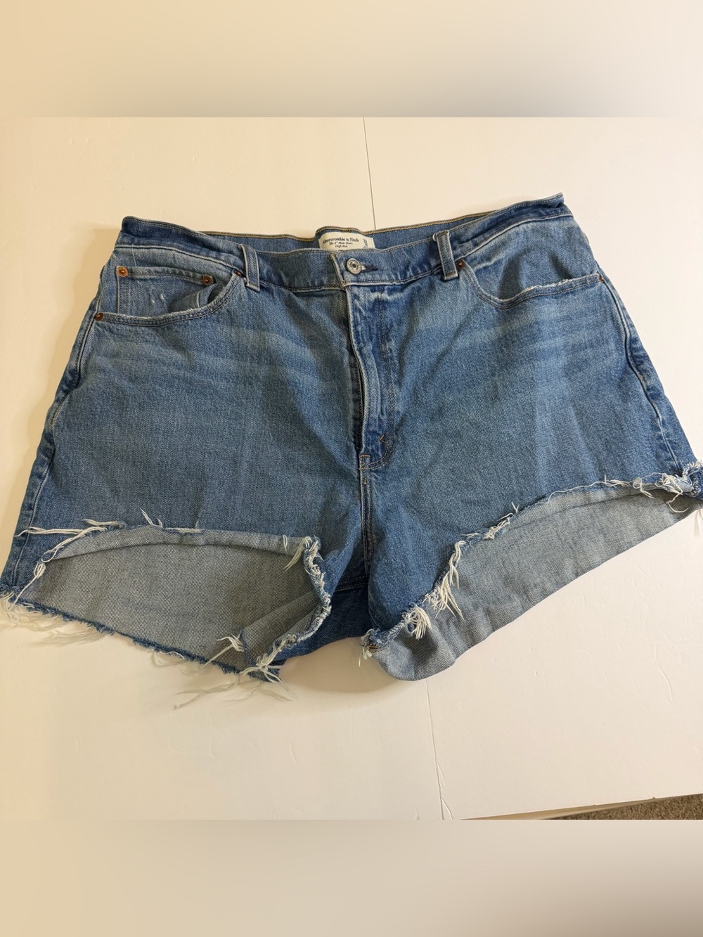 Abercrombie & Fitch The 4” Mom Short High Rise Denim Shorts Size 33/16